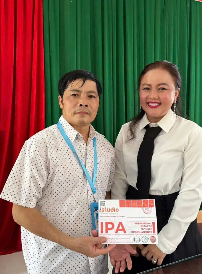 TỦ SÁCH ƯỚC MƠ – KHI GIÁO DỤC XUẤT PHÁT TỪ TRÁI TIM TRẺ THƠ 19 Phu nu hien dai tu sach uoc mo 09