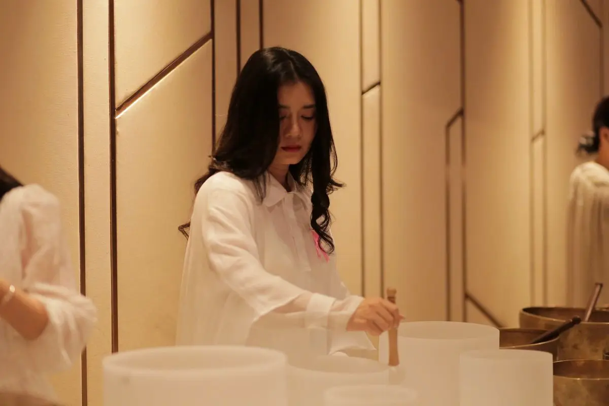 phu nu hien dai ngay hoi non hong 04