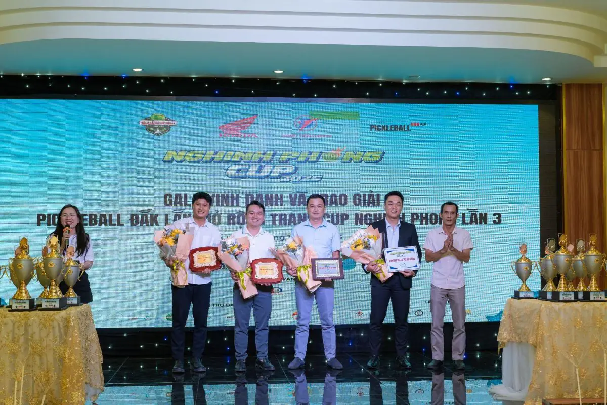 Phu nu hien dai ASTA HEALTHCARE USA pickleball 1 08