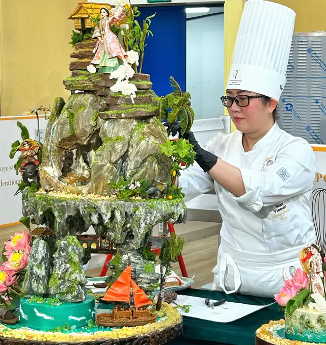 Nghệ nhân Lâm Ngọc Trân đến từ An Giang đoạt giải vô địch làm bánh thế giới tại Ý