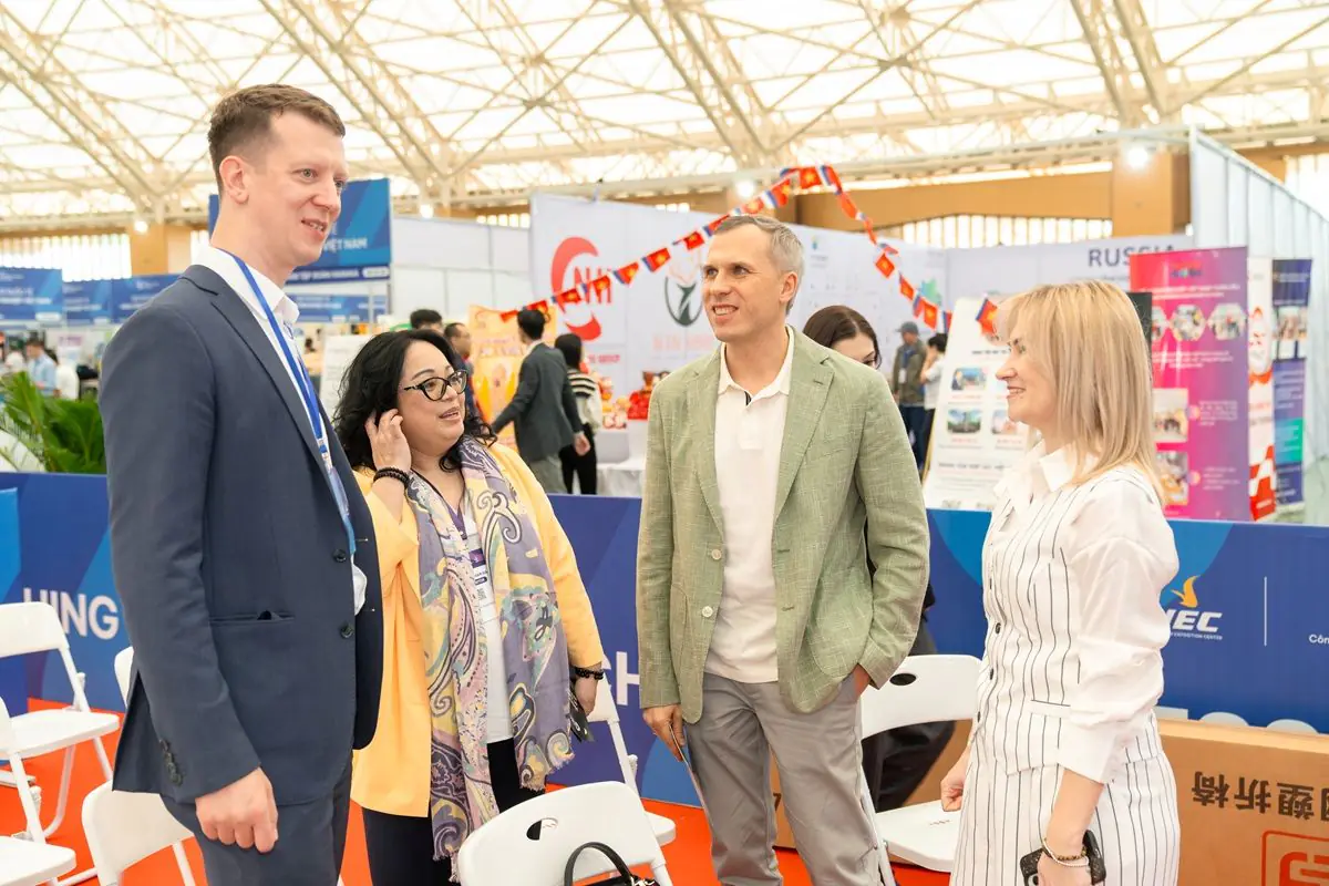 Phu nu hien dai VEC 2025 02