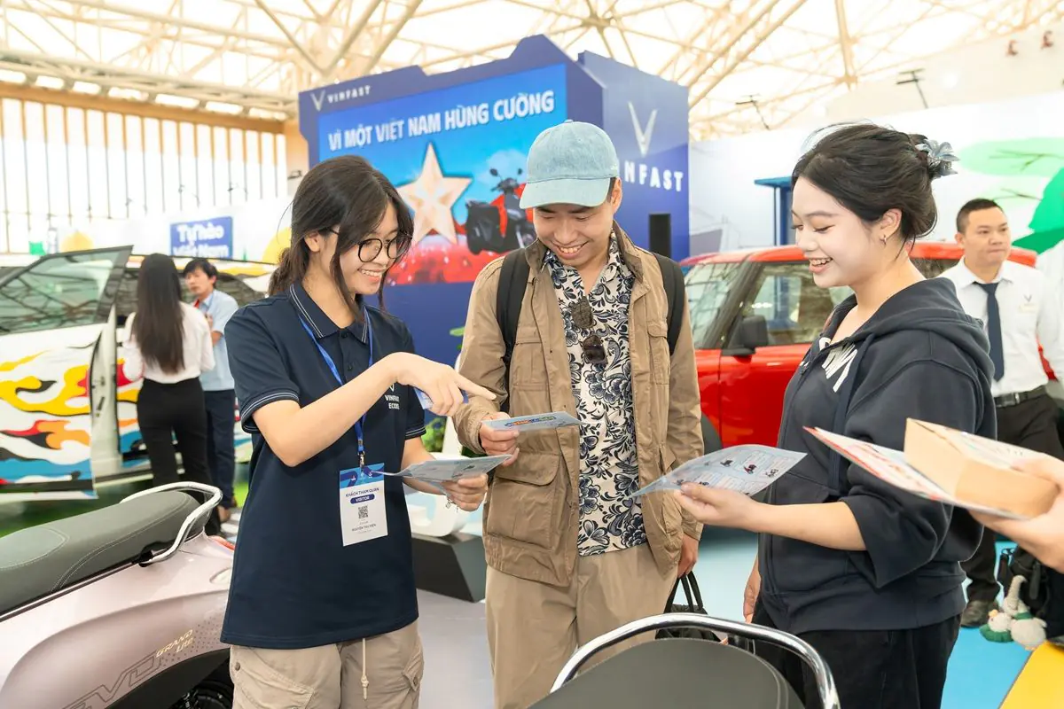 Phu nu hien dai VEC 2025 03