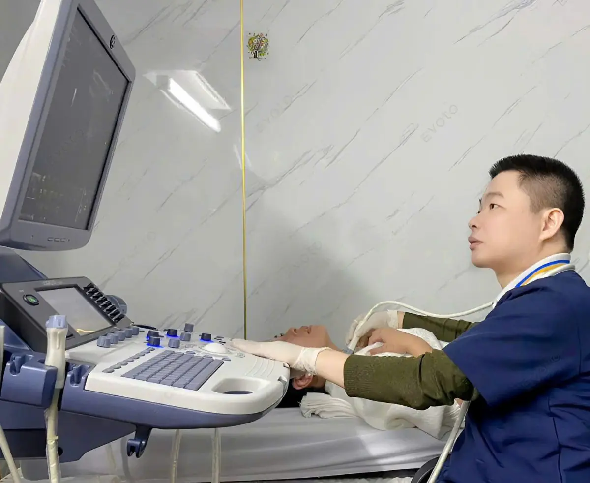 Vị bác sĩ khiến hàng trăm nghìn người hết hoang mang về tuyến giáp chỉ bằng một video