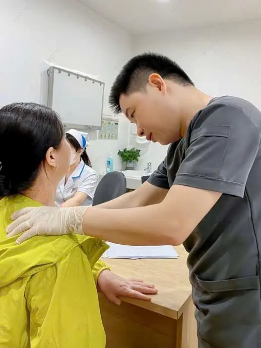 Phu nu hien dai bac si chien tuyen giap 02