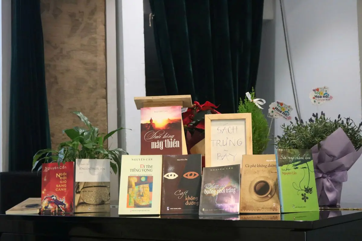 Việt Nam: Khi Gen Z đua trên cao tốc số và tìm kiếm "Hệ thống phanh" trong tâm thức 8 Phu nu hien dai hanh trang vao doi 01