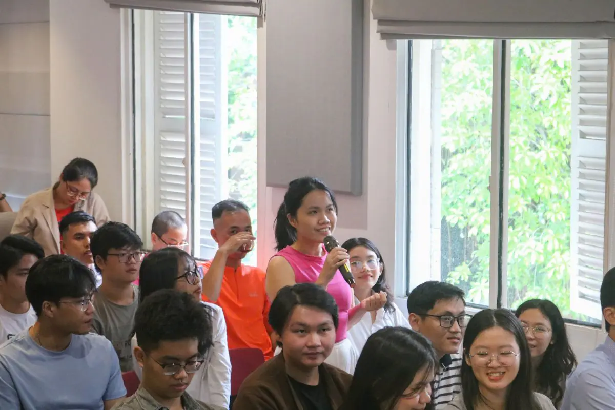 Việt Nam: Khi Gen Z đua trên cao tốc số và tìm kiếm "Hệ thống phanh" trong tâm thức 6 Phu nu hien dai hanh trang vao doi 03