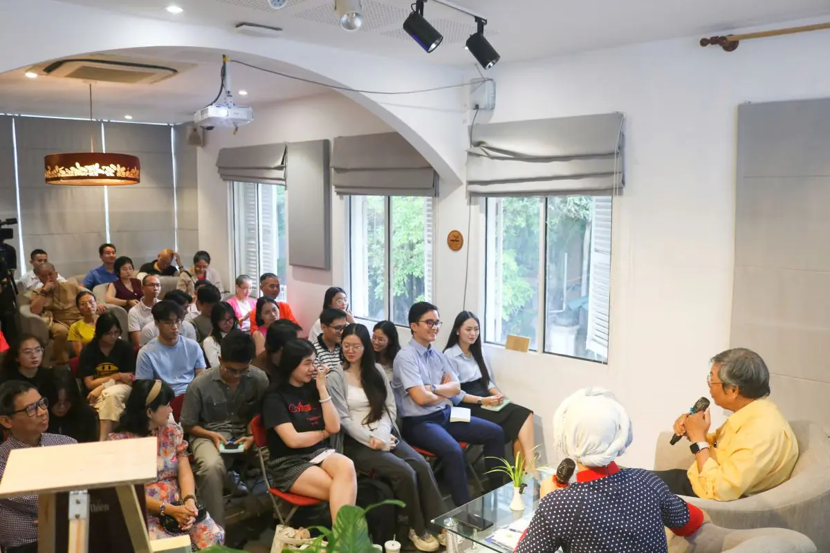 Việt Nam: Khi Gen Z đua trên cao tốc số và tìm kiếm "Hệ thống phanh" trong tâm thức 7 Phu nu hien dai hanh trang vao doi 04