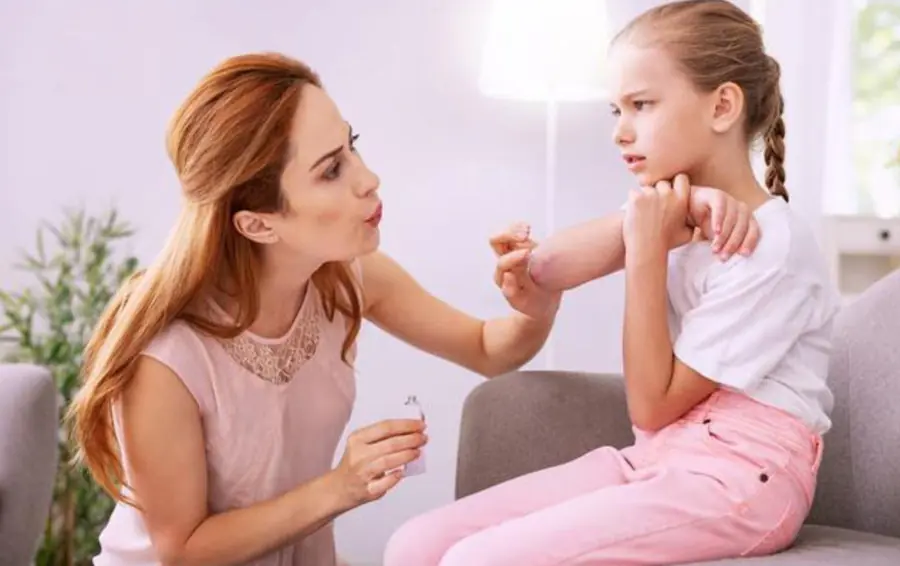 Khi trẻ mắc lỗi, phản ứng này của cha mẹ rất quan trọng