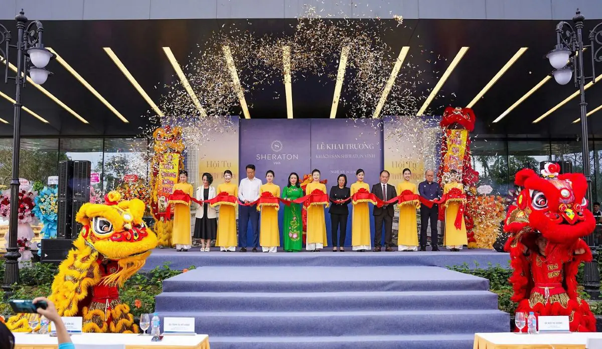 Phu nu hien dai SHERATON HOTELS RESORTS 01