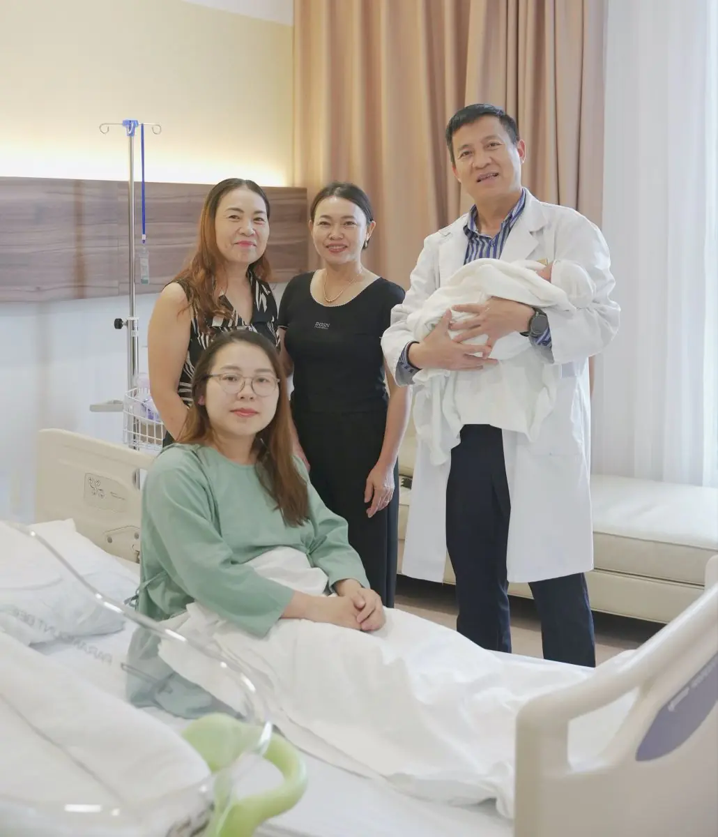 10 phút thần tốc mổ cấp cứu tại Vinmec Smart City cứu sống mẹ và thai nhi nguy kịch 2 Phu nu hien dai Vinmec Smart City 01