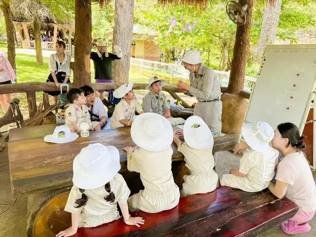 10 năm Vinpearl Safari Phú Quốc: Dấu ấn tiên phong của safari bán hoang dã đầu tiên tại Việt Nam 23 Phu nu hien dai Vinpearl Safari Phu Quoc 10