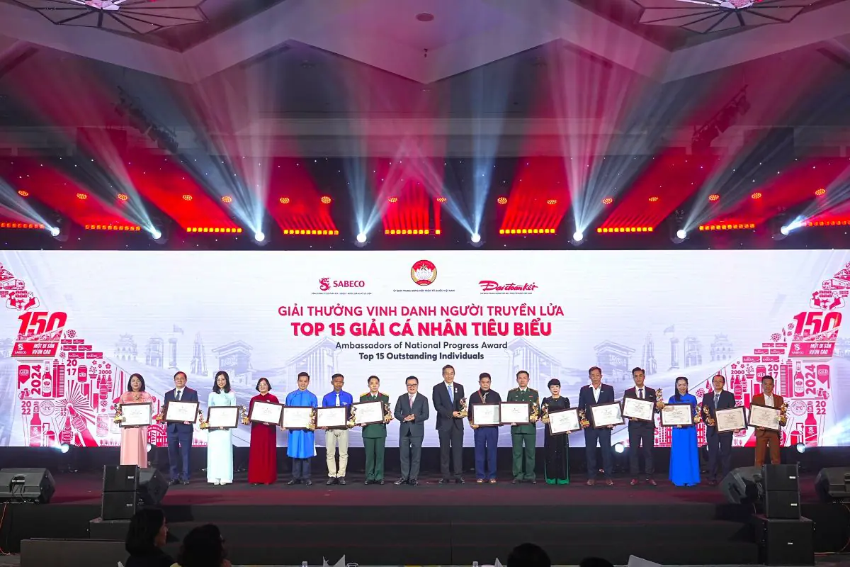 ỦY BAN TRUNG ƯƠNG MẶT TRẬN TỔ QUỐC VIỆT NAM CÙNG SABECO VÀ BÁO ĐẠI ĐOÀN KẾT CÔNG BỐ TOP 15 GƯƠNG MẶT TRUYỀN LỬA, CHÍNH THỨC KHÉP LẠI CHIẾN DỊCH “150 NĂM DI SẢN VƯƠN CAO”