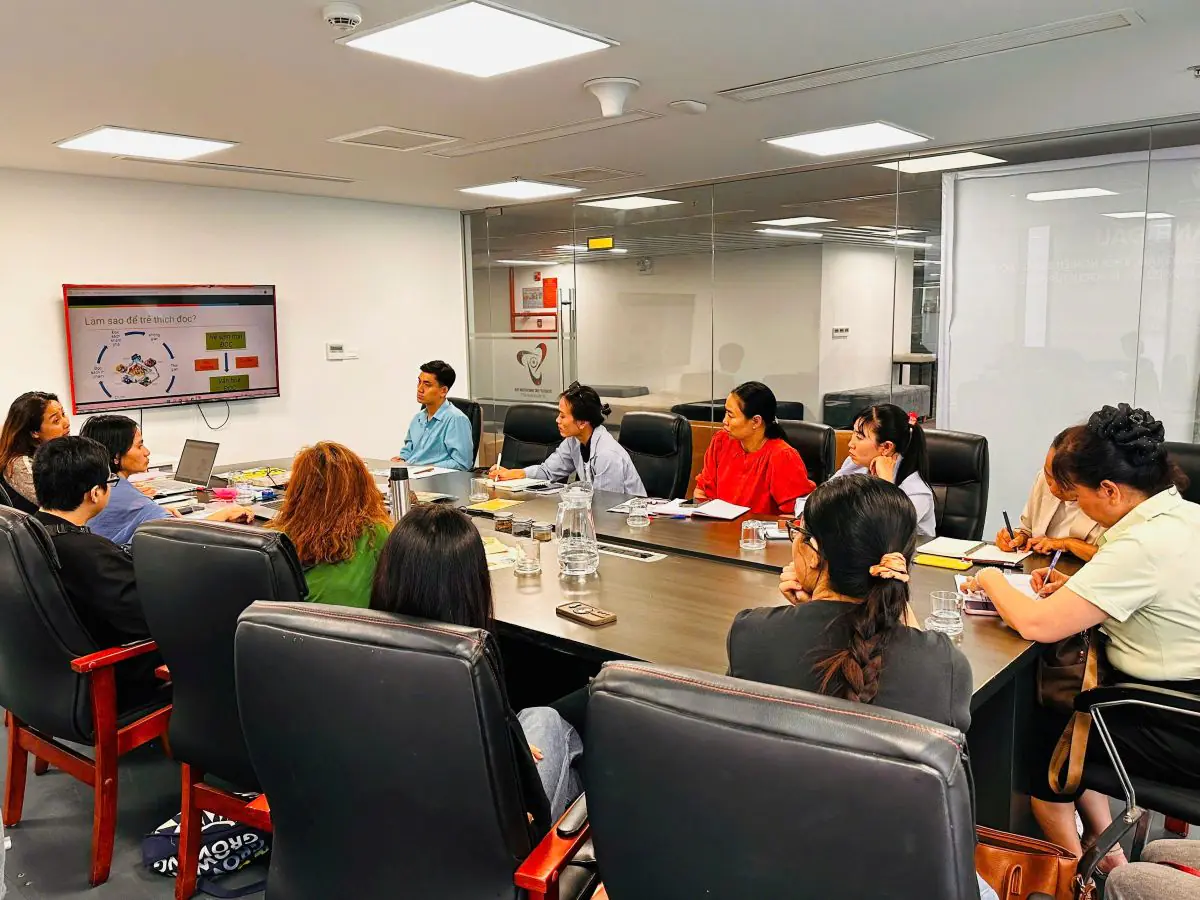 Thư viện số 5 kết nối di sản – công nghệ vào học đường 5 Phu nu hien dai thu vien so 02