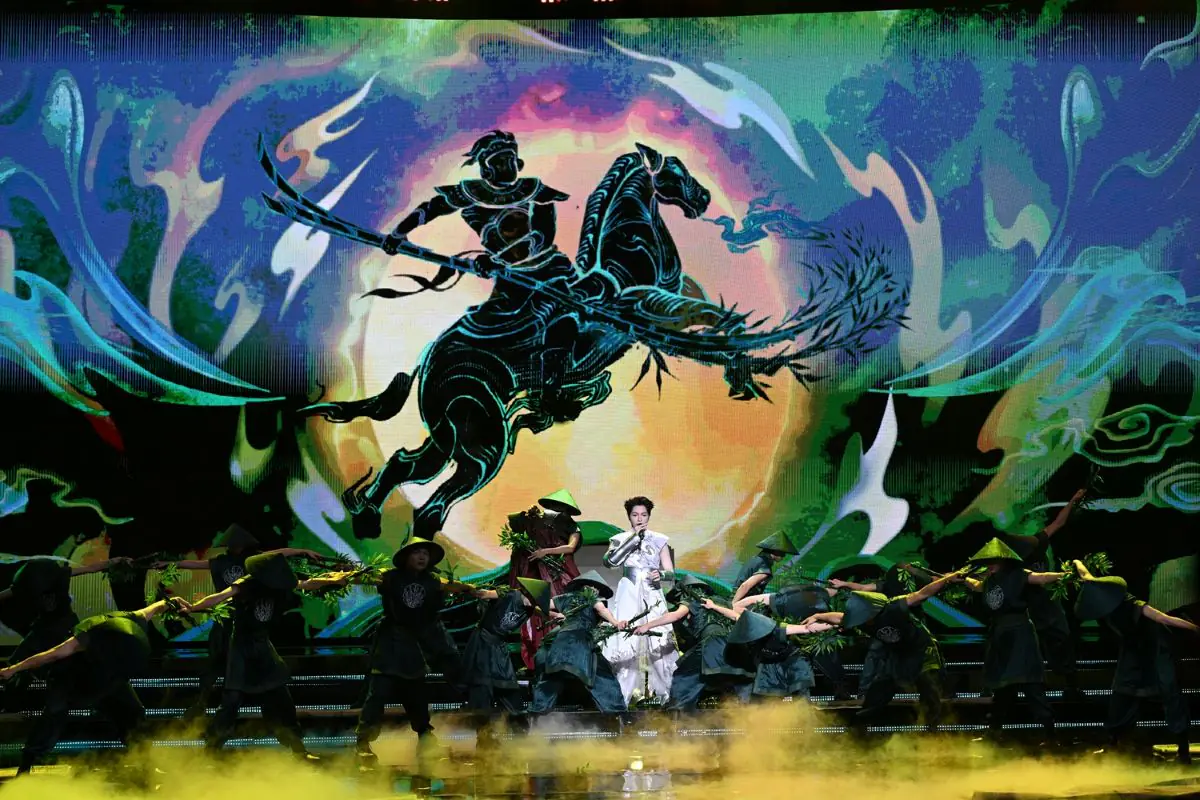 Phu nu hien dai vin future 08