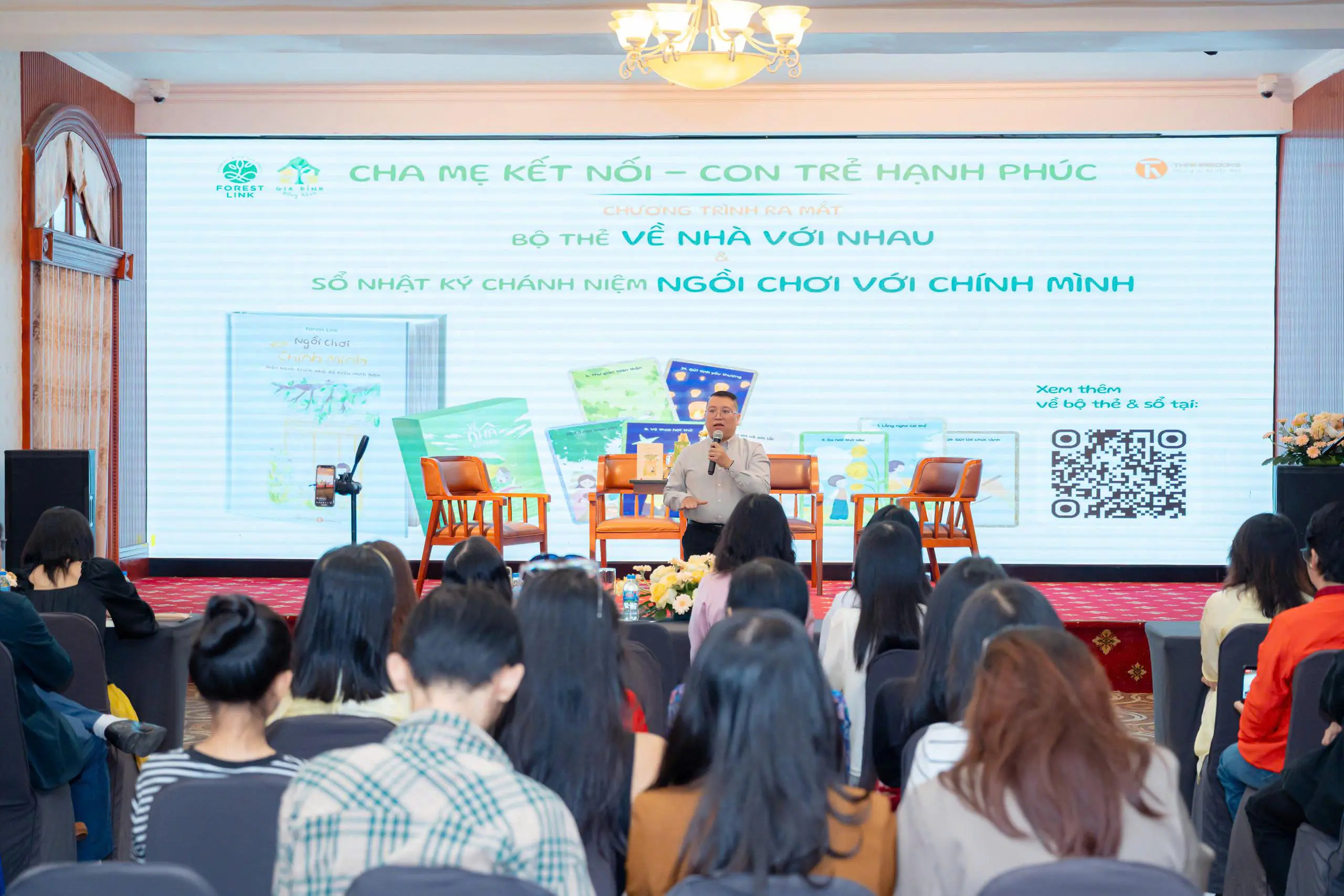 Thái Hà Books và Forest Link ra mắt Bộ thẻ “Về nhà với nhau” và Sổ nhật ký chánh niệm “Ngồi chơi với chính mình” 1 Phu Nu hien Dai Bo the Ve nha voi nhau 1