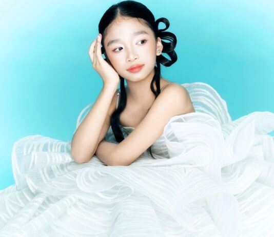 Mẫu nhí Ruby Tâm Nhi diện thiết kế kỷ lục của NTK Nguyễn Minh Công