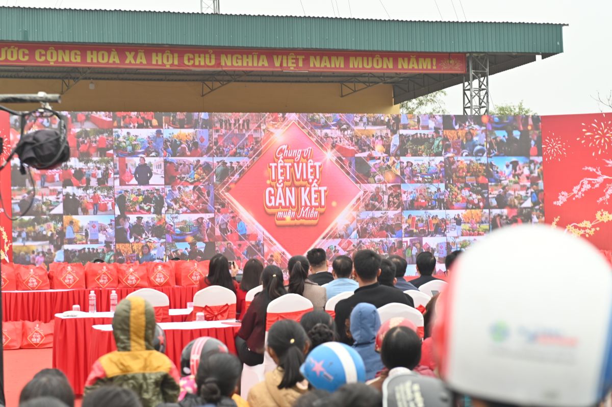 Phu nu hien dai chung vi tet viet sabeco 01