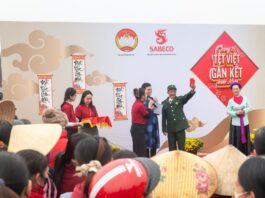 NGƯỜI DÂN NGHỆ AN THAM GIA TRẢI NGHIỆM VĂN HÓA TẾT TẠI SỰ KIỆN CỘNG ĐỒNG “CHUNG VỊ TẾT VIỆT, GẮN KẾT MUÔN MIỀN”