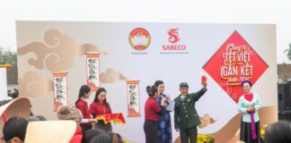 NGƯỜI DÂN NGHỆ AN THAM GIA TRẢI NGHIỆM VĂN HÓA TẾT TẠI SỰ KIỆN CỘNG ĐỒNG “CHUNG VỊ TẾT VIỆT, GẮN KẾT MUÔN MIỀN”