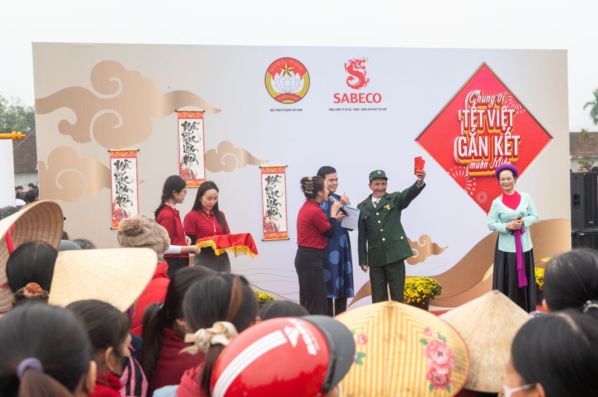 Phu nu hien dai chung vi tet viet sabeco 03