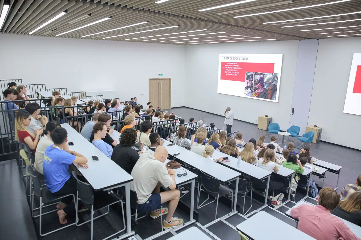 Phu nu hien dai van lang tuyen sinh 01