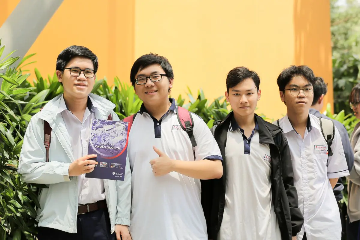 Phu nu hien dai van lang tuyen sinh 03