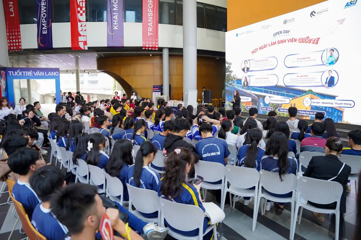 Phu nu hien dai van lang tuyen sinh 04