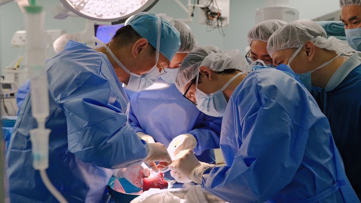 Phu nu hien dai vinmec ky tich ghep gan 02