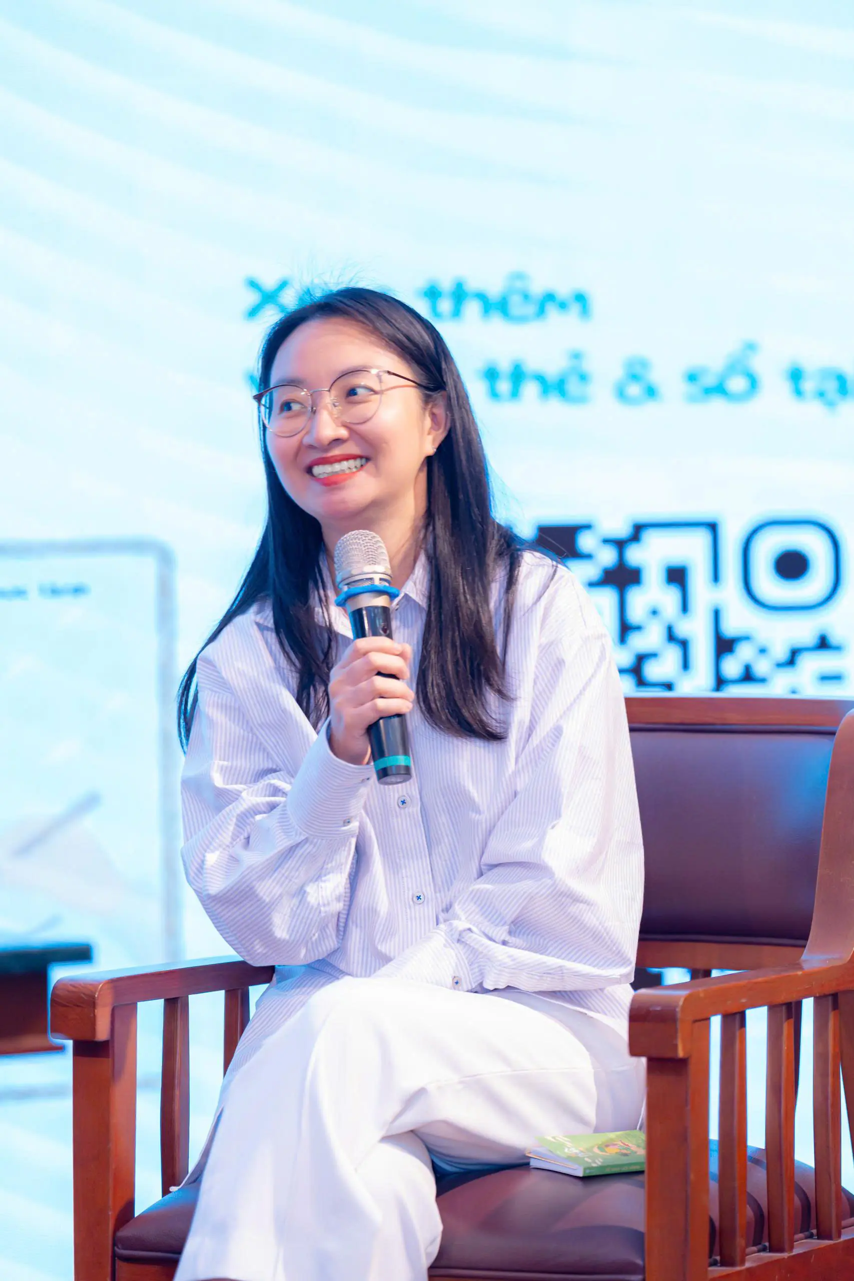 Thái Hà Books và Forest Link ra mắt Bộ thẻ “Về nhà với nhau” và Sổ nhật ký chánh niệm “Ngồi chơi với chính mình” 5 z7398024699290 96c3aPhu Nu hien Dai Bo the Ve nha voi nhau 3