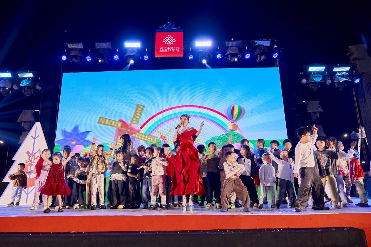 Phu nu hien dai Asia Vibe Vinhomes Golden Avenue 01