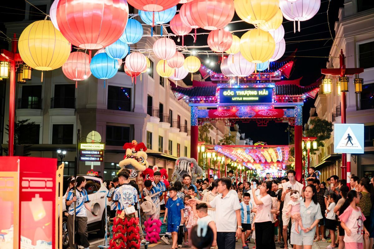 Phu nu hien dai Asia Vibe Vinhomes Golden Avenue 02