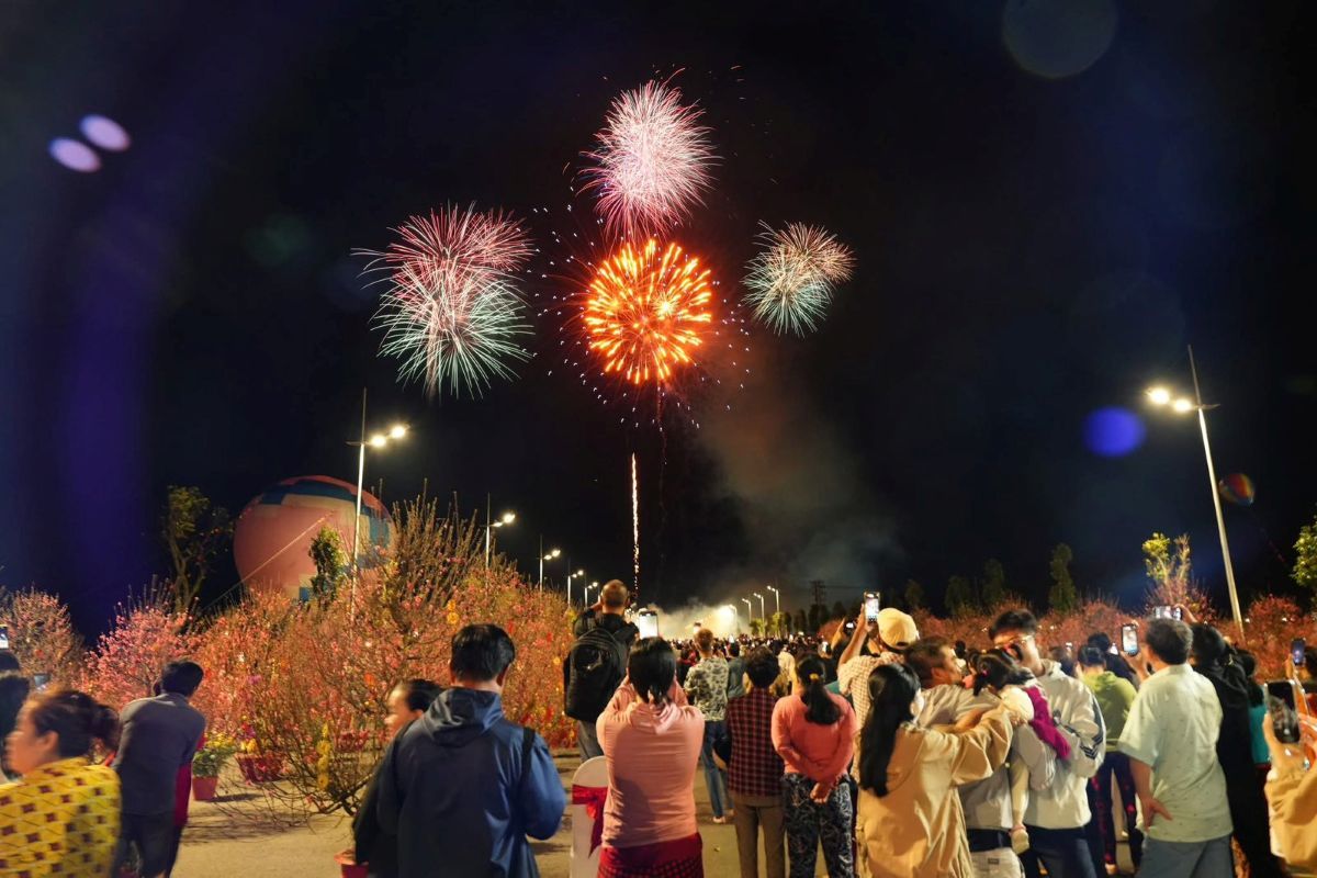 Phu nu hien dai Green Paradise Tet Fest 02