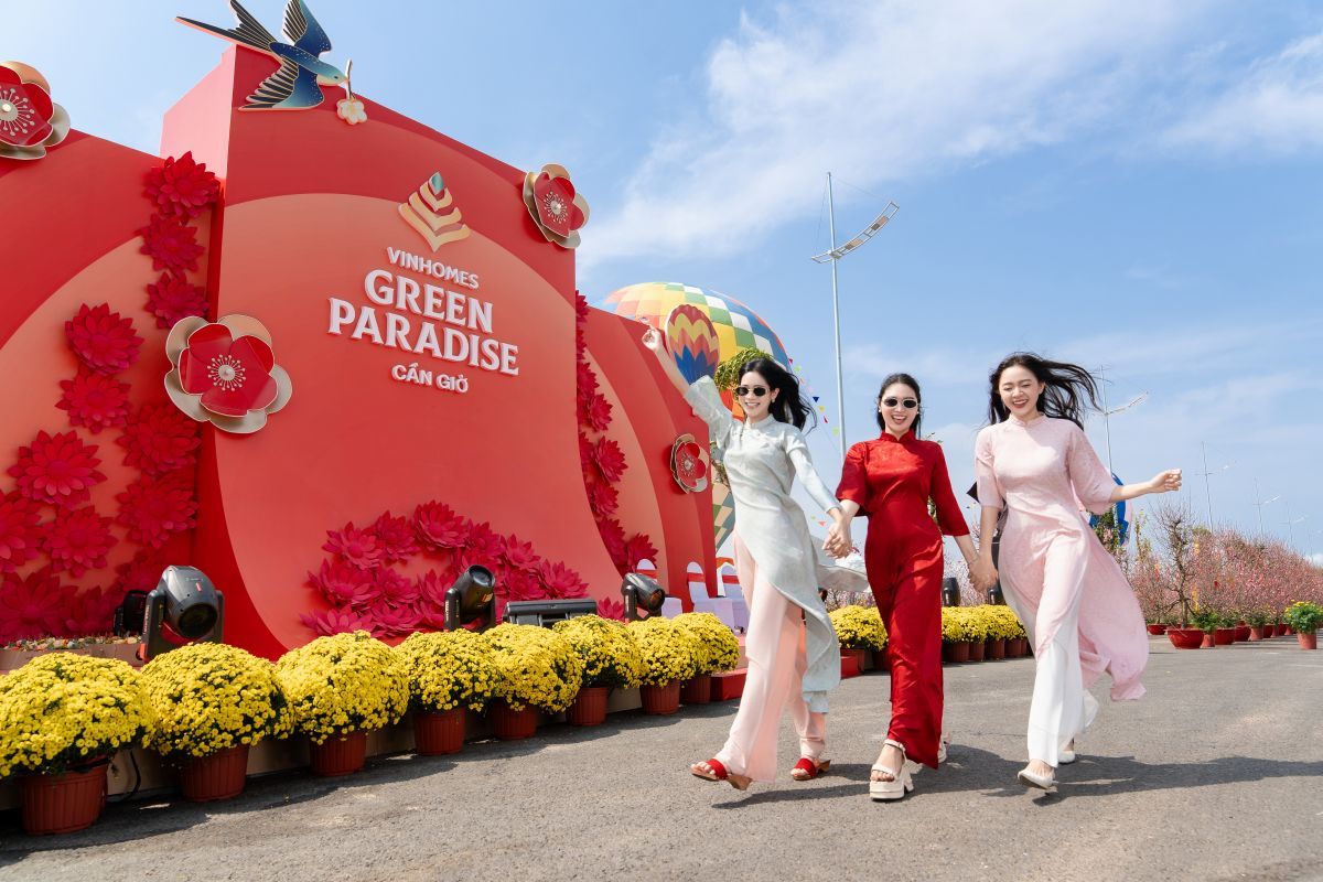 Phu nu hien dai Green Paradise Tet Fest 03