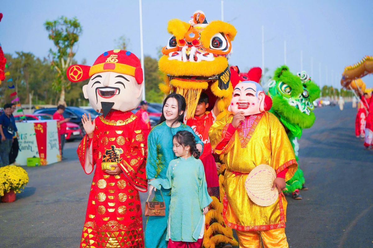 Phu nu hien dai Green Paradise Tet Fest 05