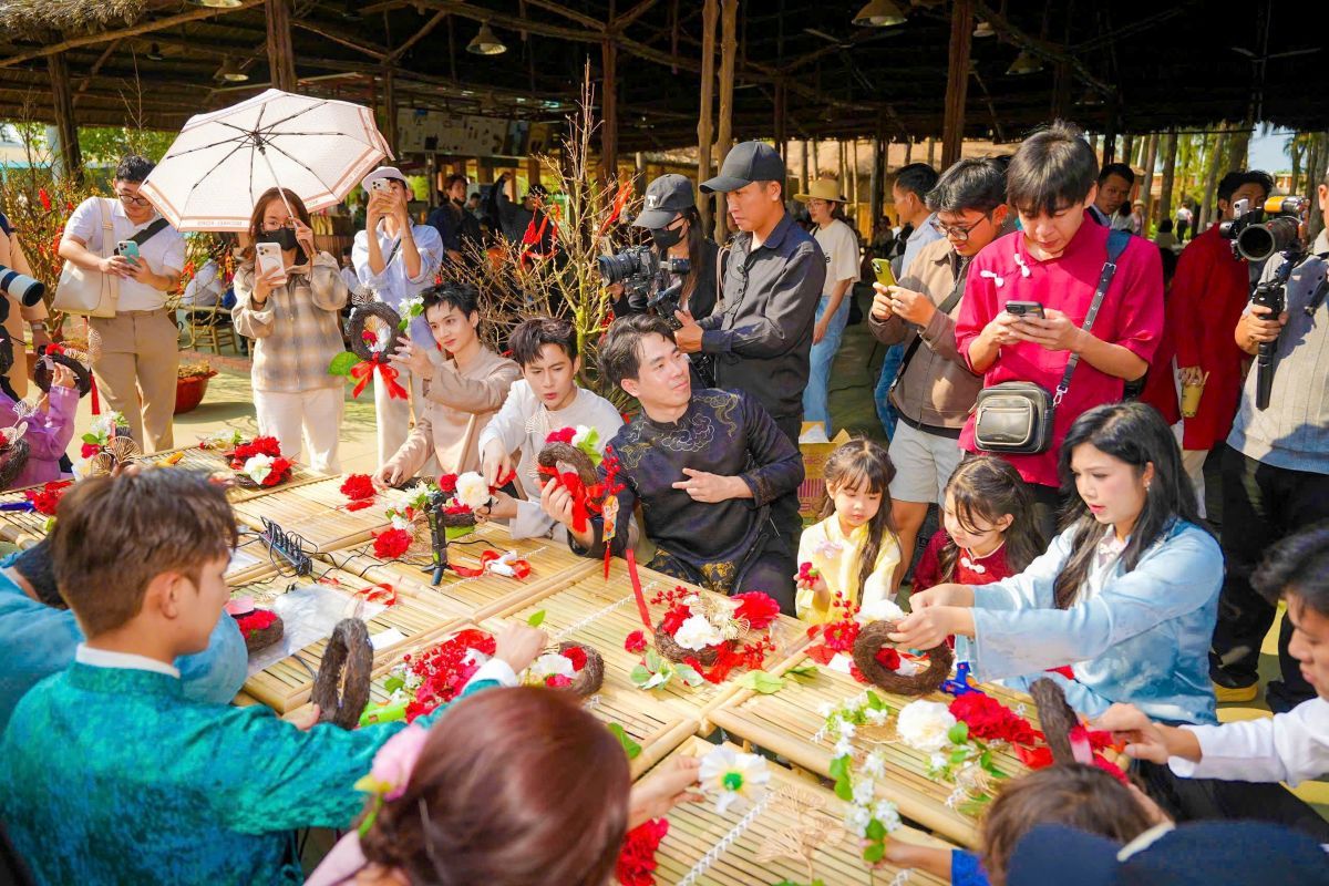 Phu nu hien dai Green Paradise Tet Fest 10