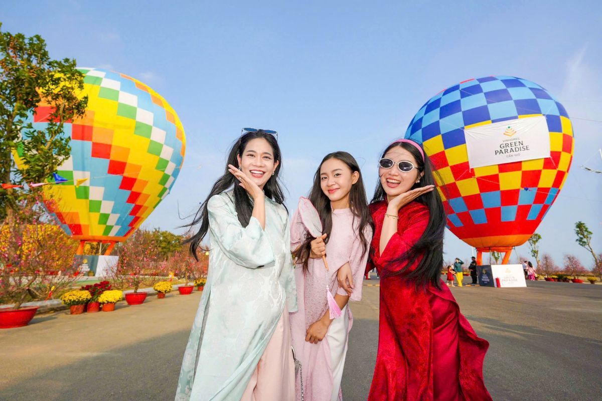 Phu nu hien dai Green Paradise Tet Fest 13