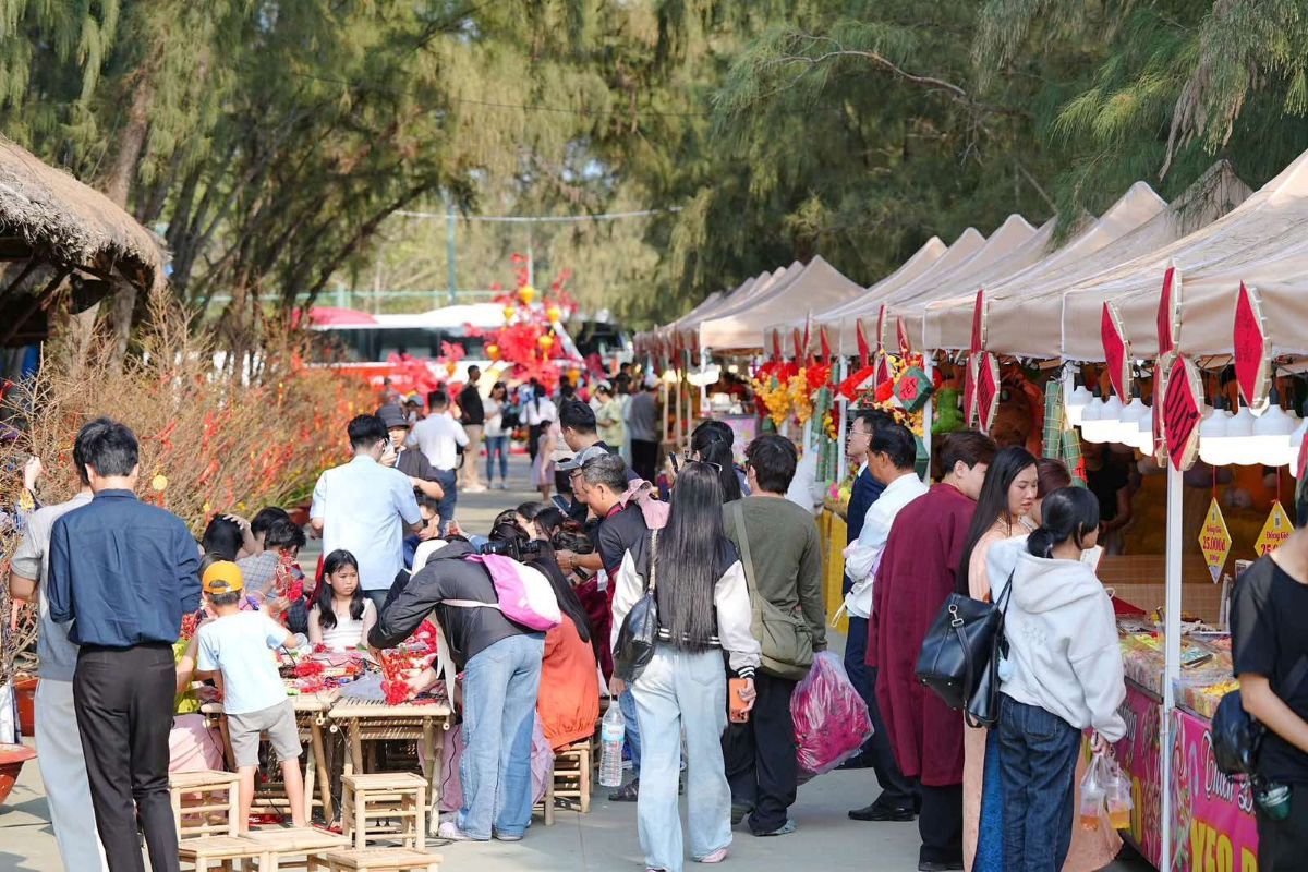 Phu nu hien dai Green Paradise Tet Fest 15