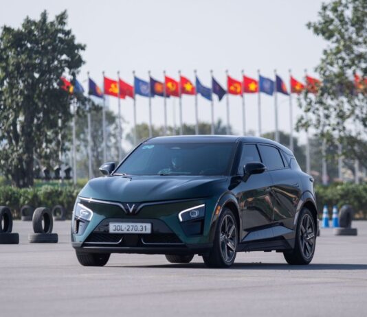 Mua VinFast VF 7 lúc này, hưởng trọn bộ ba ưu đãi: Lãi suất cố định, 0 đồng vốn đối ứng, sạc miễn phí 3 năm