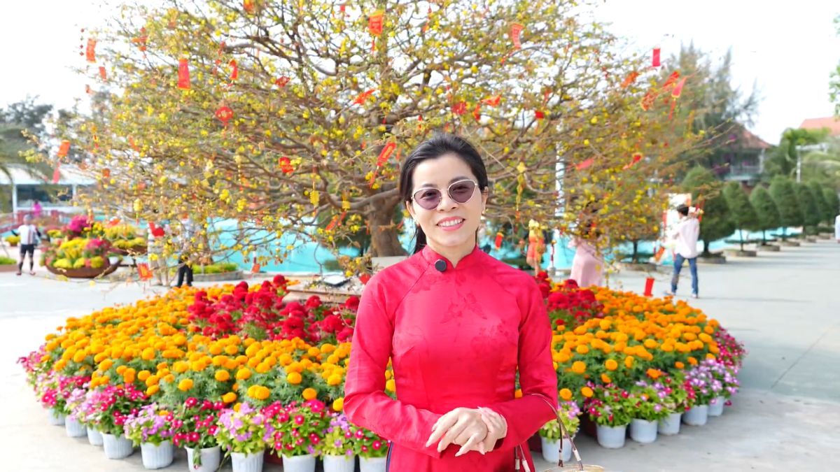 Trăm nghe không bằng một thấy, Việt kiều bay về Cần Giờ du xuân và “chốt” luôn giao dịch 2 Phu nu hien dai Vinhomes Green Paradise 02 1