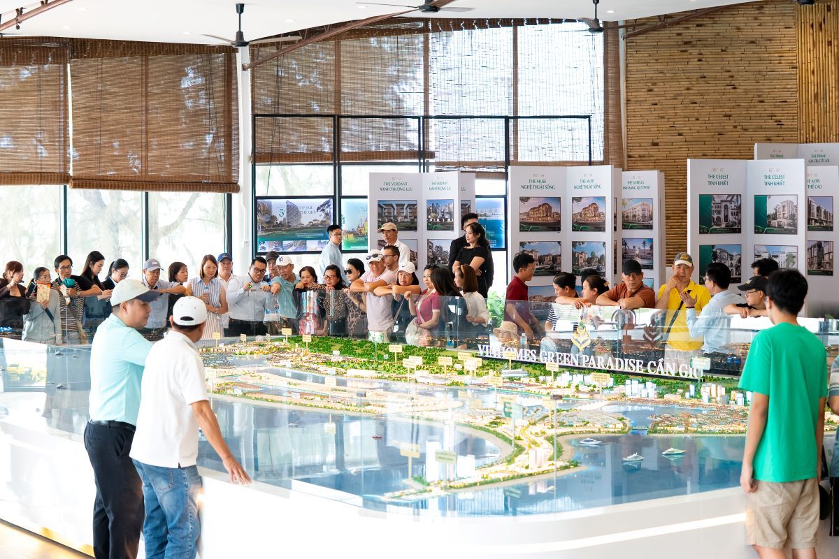 Trăm nghe không bằng một thấy, Việt kiều bay về Cần Giờ du xuân và “chốt” luôn giao dịch 3 Phu nu hien dai Vinhomes Green Paradise 03 1