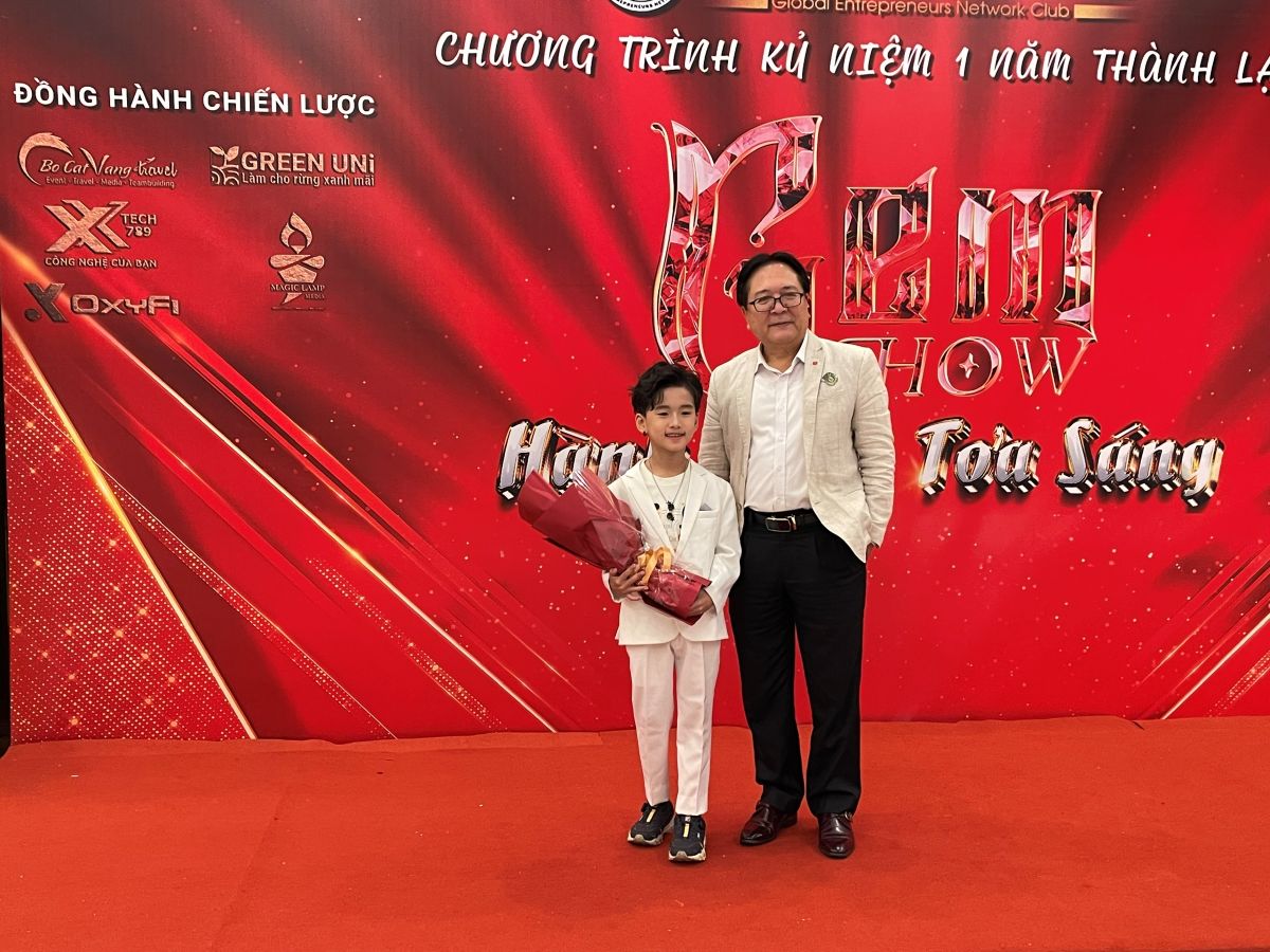 Phu nu hien dai gia minh nghe si truc thy 01