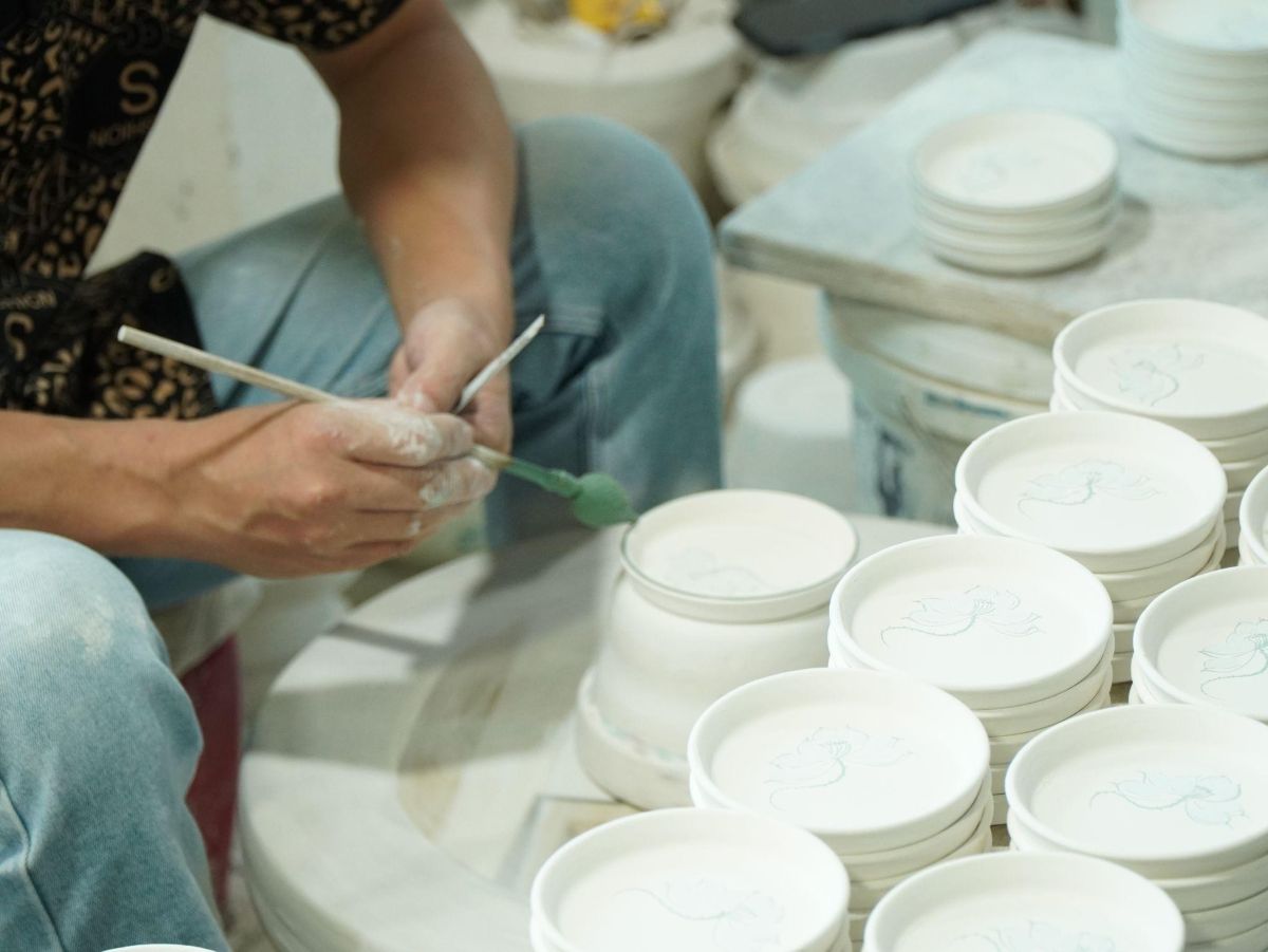 Phu nu hien dai gom bat trang 02