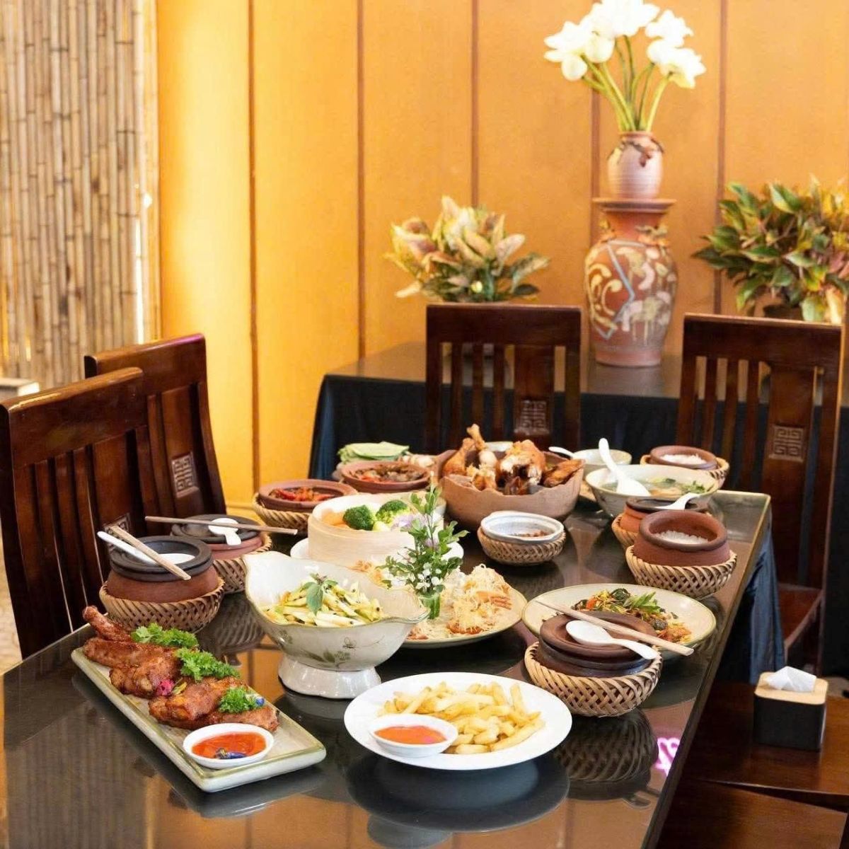 Phu nu hien dai gom bat trang 04