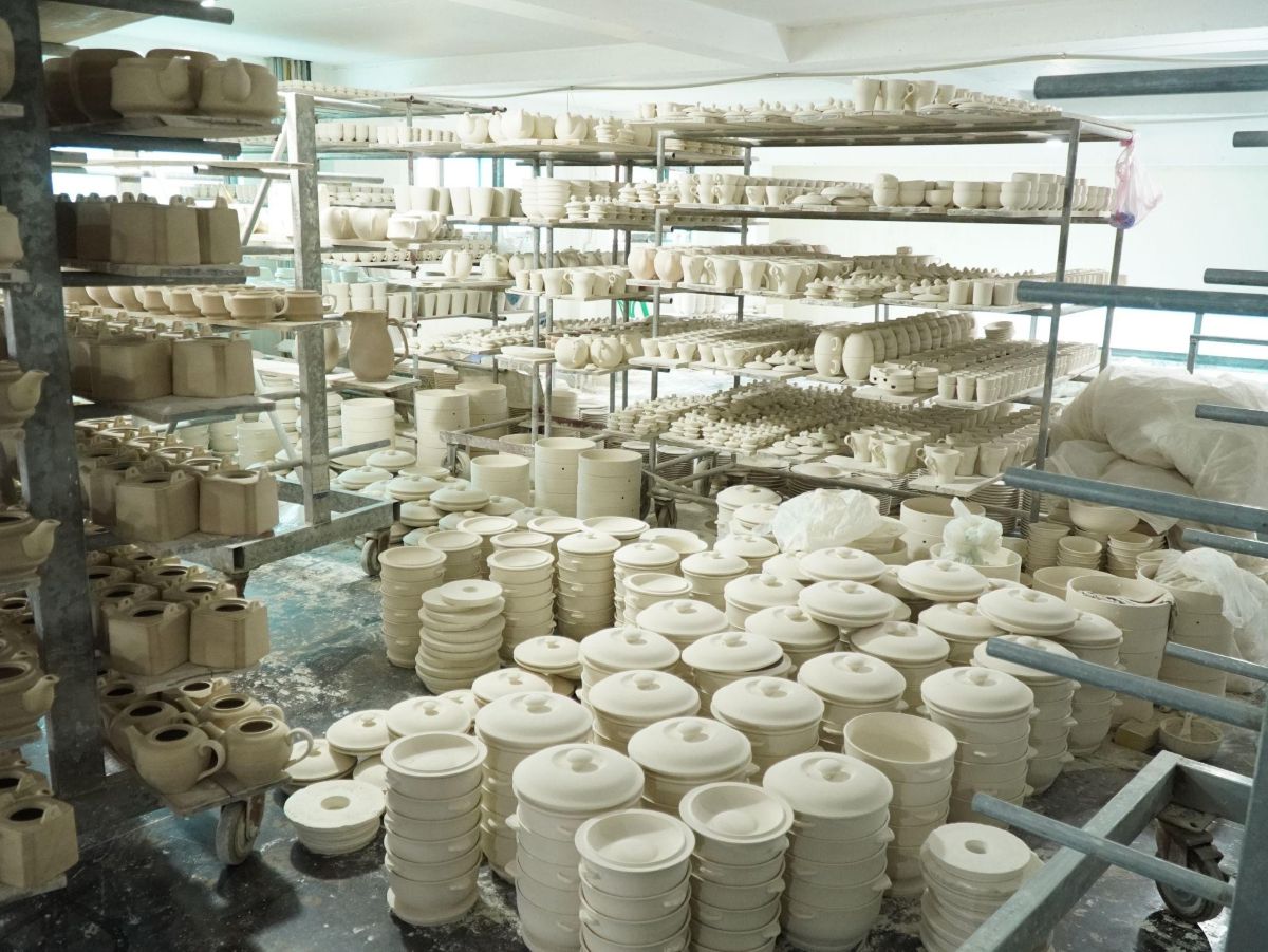 Phu nu hien dai gom bat trang 05