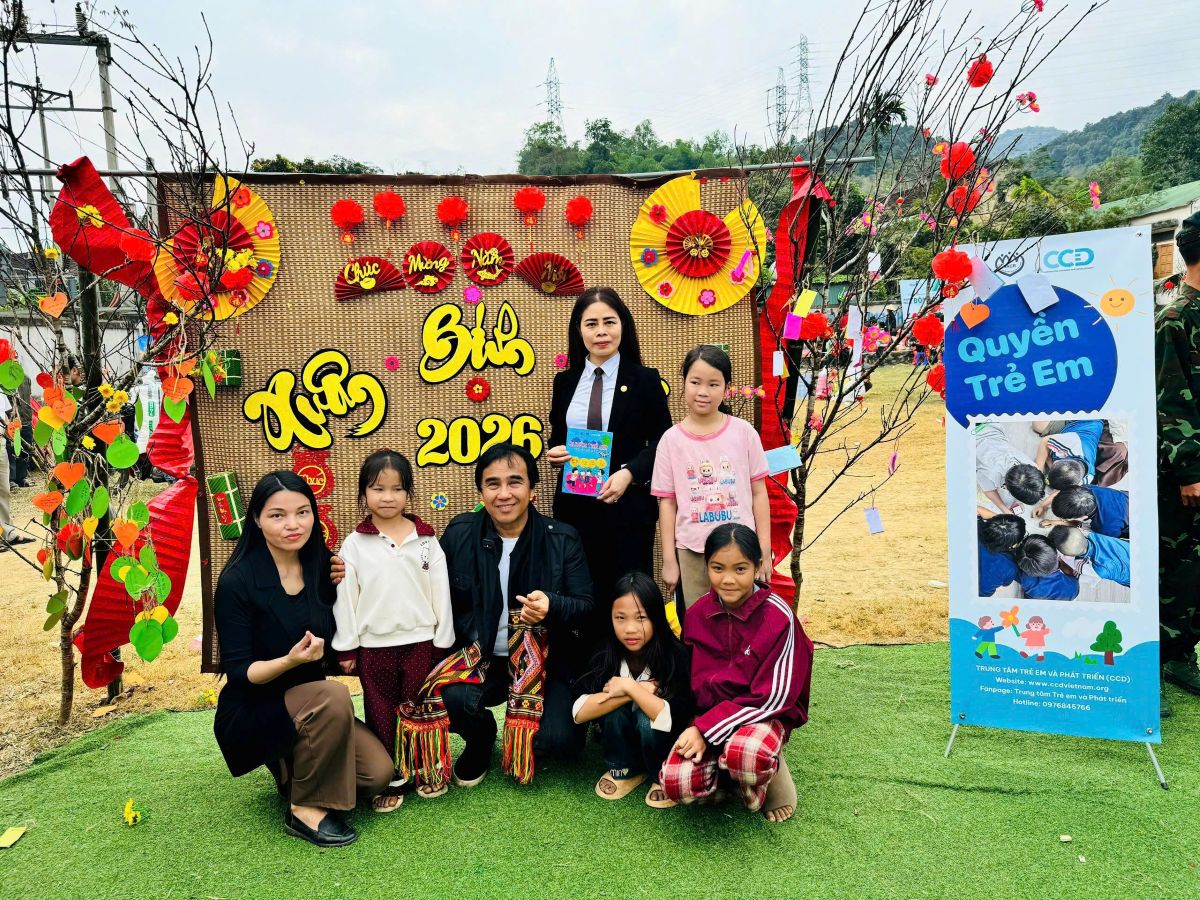 Phu nu hien dai hoi cho tet 05