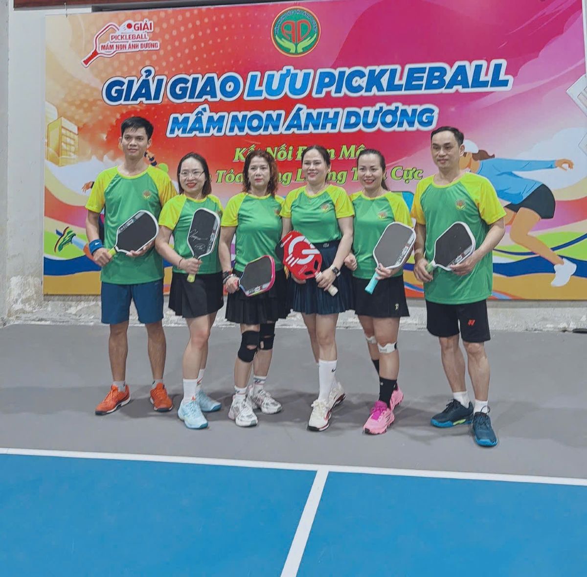 Phu nu hien dai pickleball 01