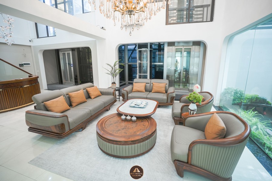 Phu nu hien dai sofa go oc cho huy hoang 03