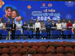 Sinh viên, người lao động phấn khởi về quê ăn Tết qua chương trình “Mang Tết về nhà”