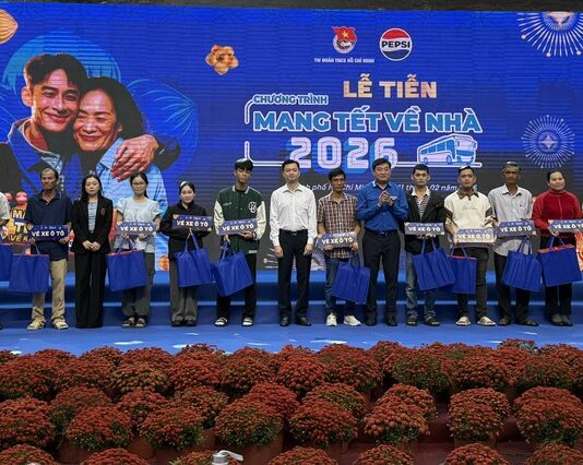 Sinh viên, người lao động phấn khởi về quê ăn Tết qua chương trình “Mang Tết về nhà”
