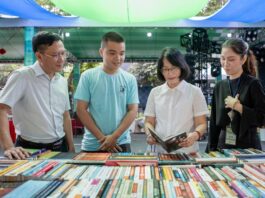 Đường sách Tết Bính Ngọ sẵn sàng đón người dân và du khách